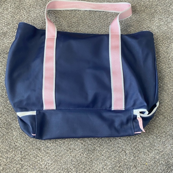 GUC Vineyard Vines for Target bag with shoe compartment - Picture 4 of 5